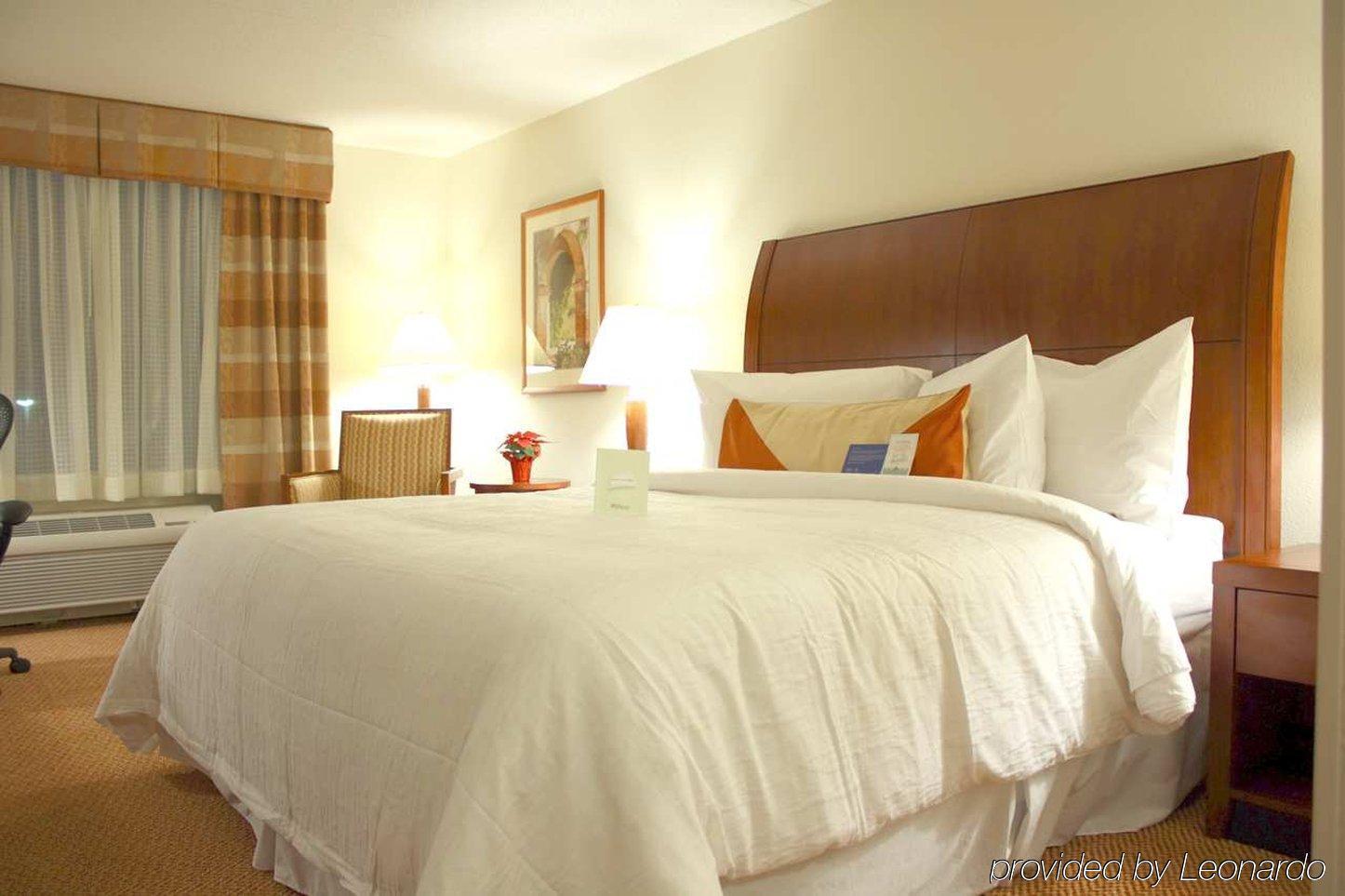 Hilton Garden Inn Myrtle Beach/Coastal Grand Mall Номер фото